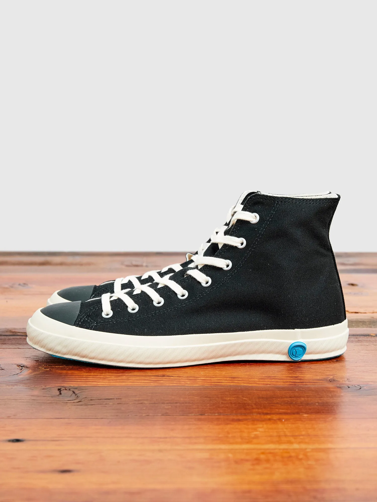 01JP High Top Sneaker in Black