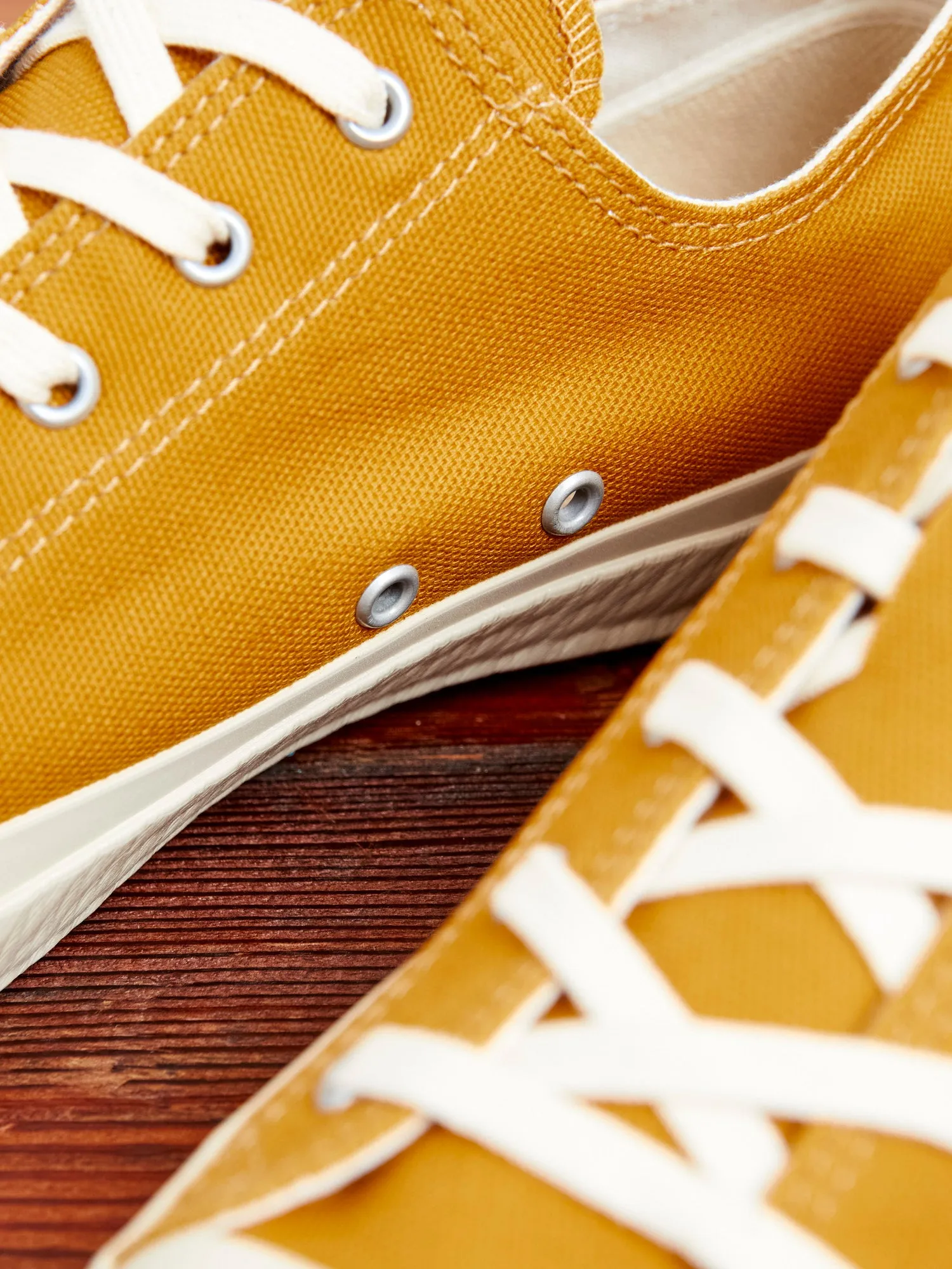 01JP Low Top Sneaker in Mustard