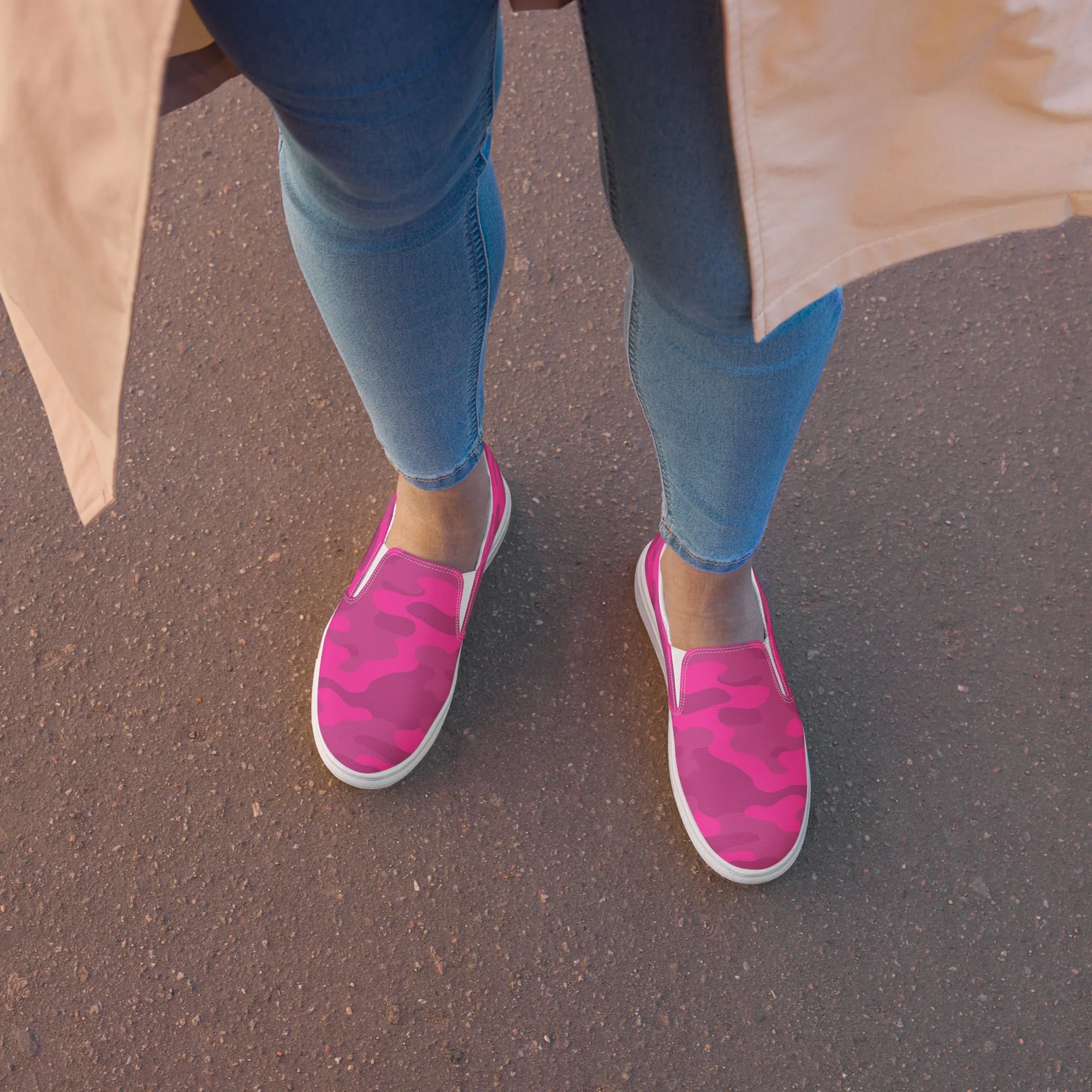 Hot Pink Camo Women’s slip-on canvas shoes