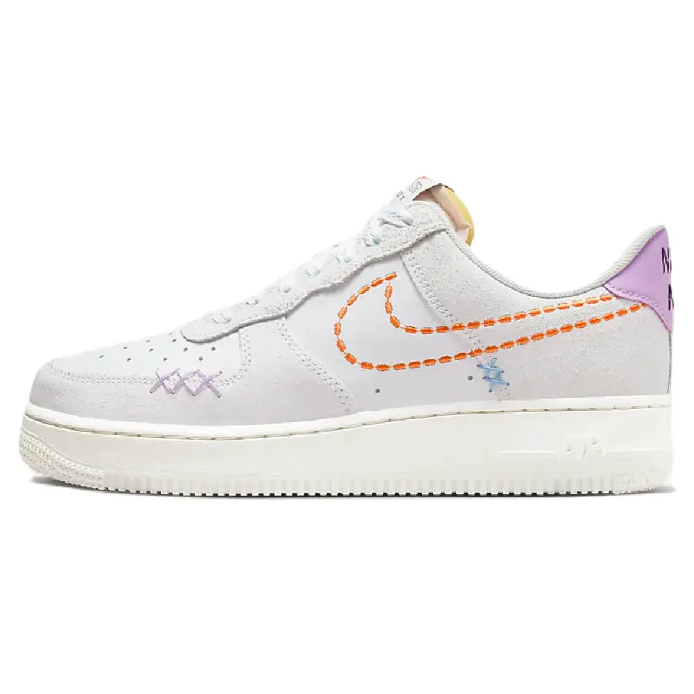 Nike Air Force 1 07 LX sneakers, beige/purple