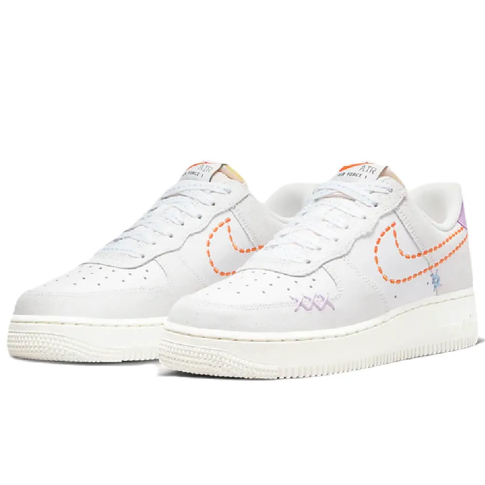 Nike Air Force 1 07 LX sneakers, beige/purple