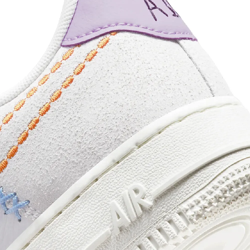 Nike Air Force 1 07 LX sneakers, beige/purple