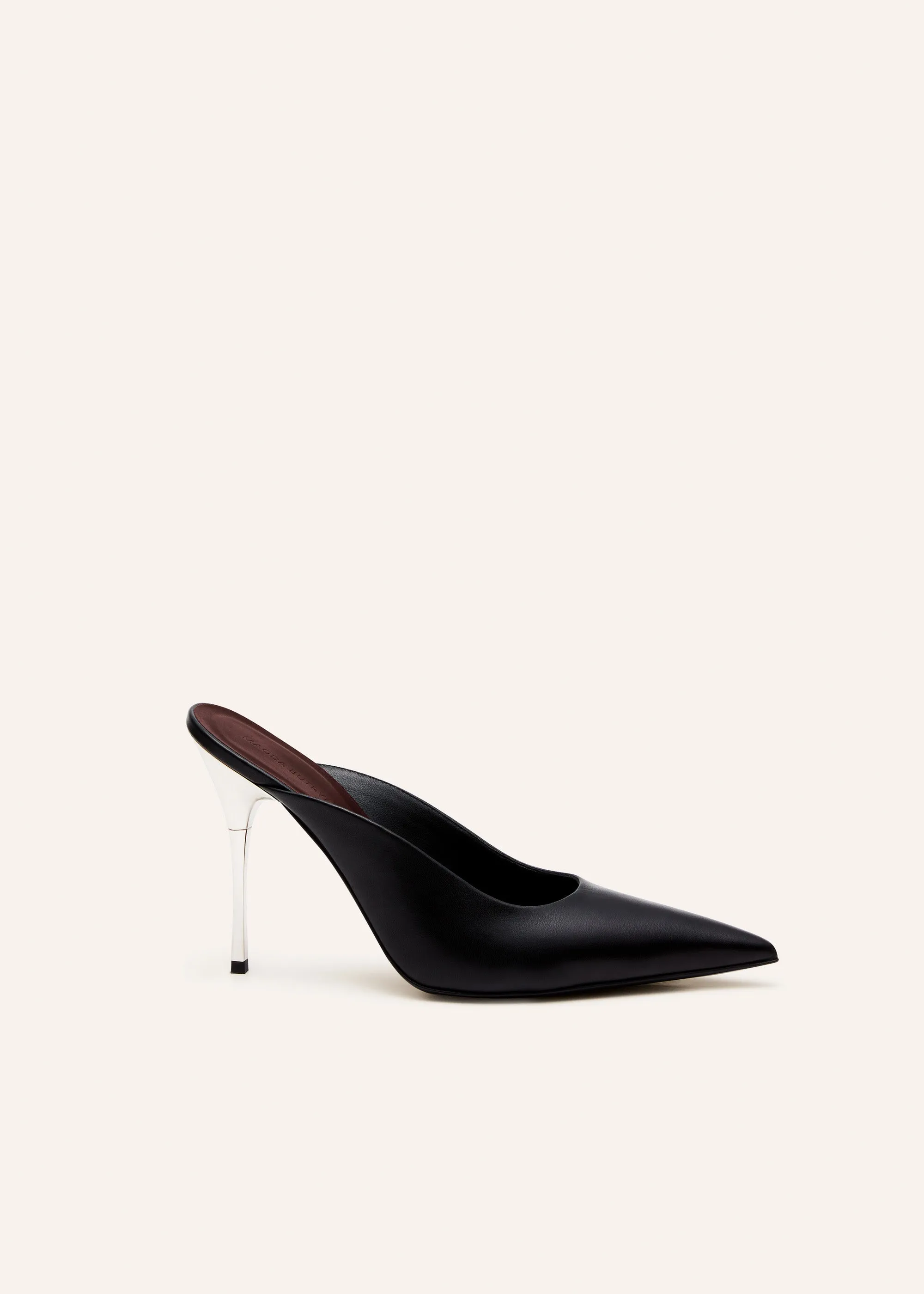 Pointed-toe mules in black leather