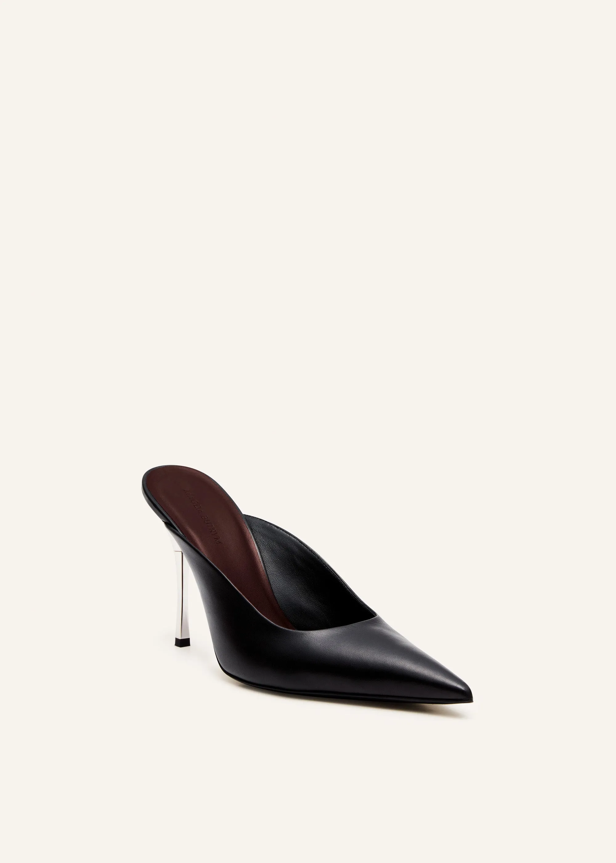 Pointed-toe mules in black leather