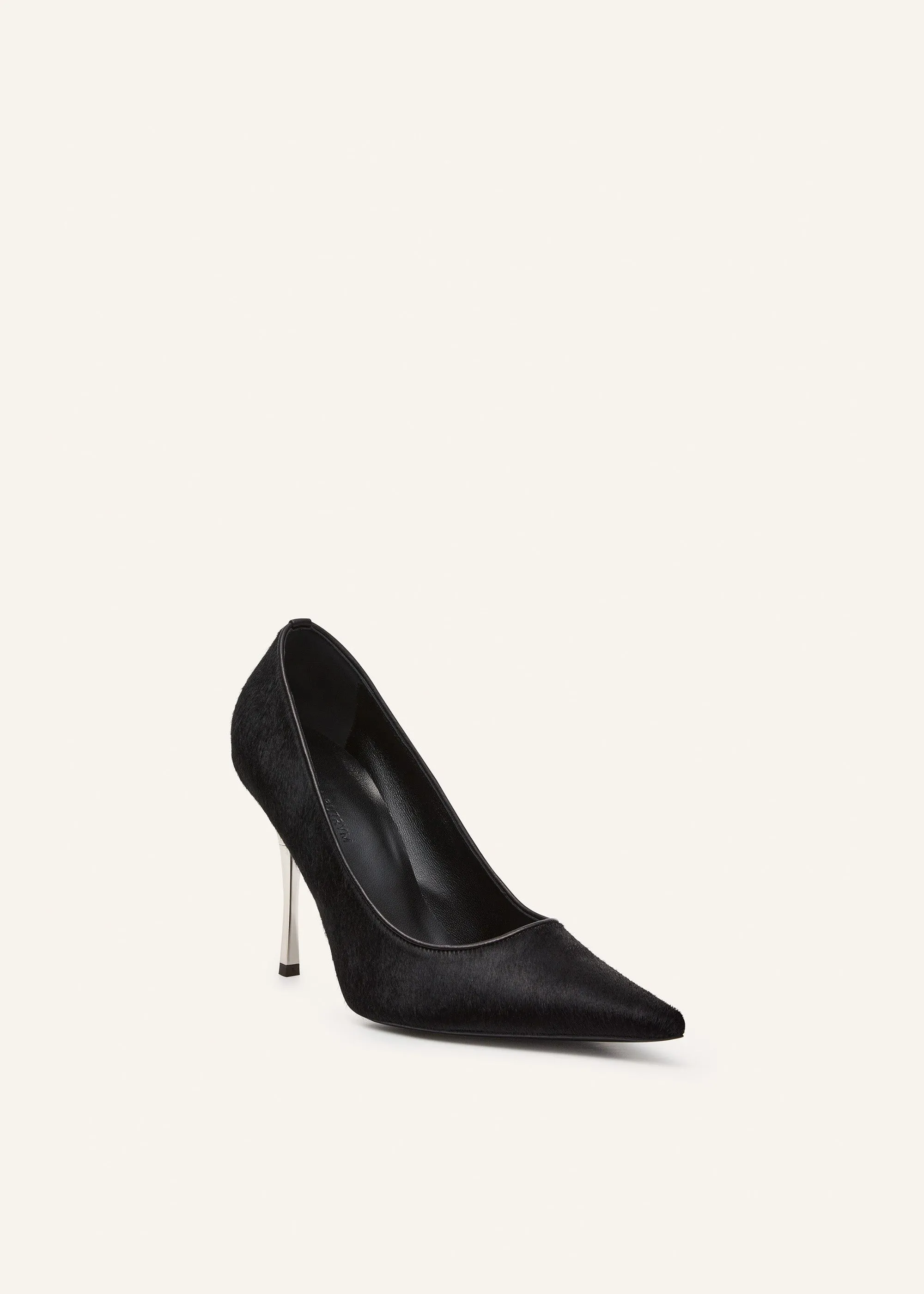 Pointed-toe pumps in black pony hair