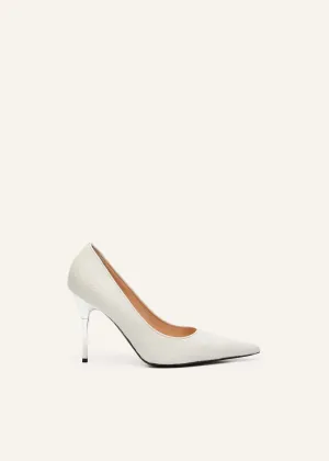 Pointed-toe pumps in white pony hair