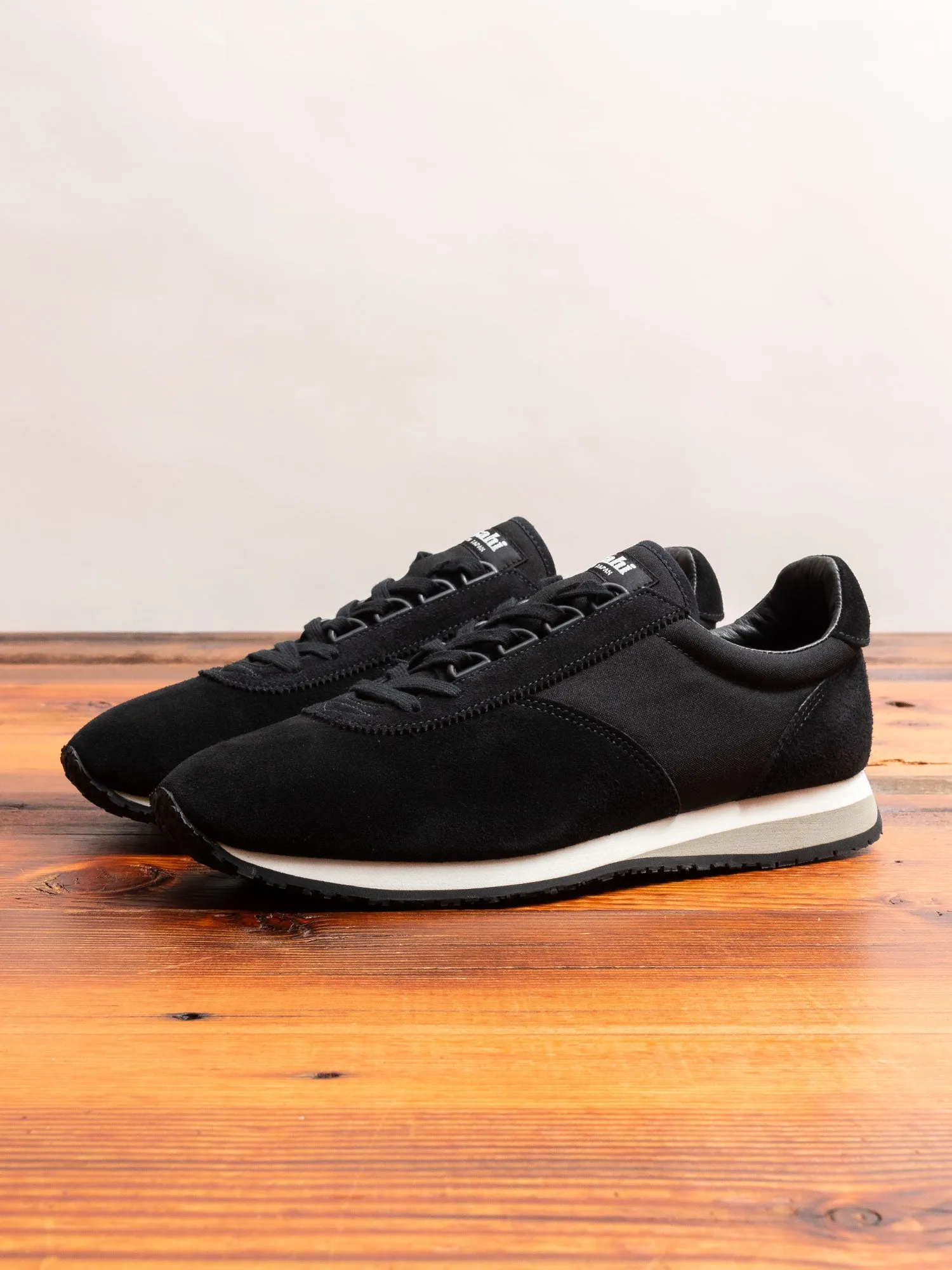 Trainer 024 in Black