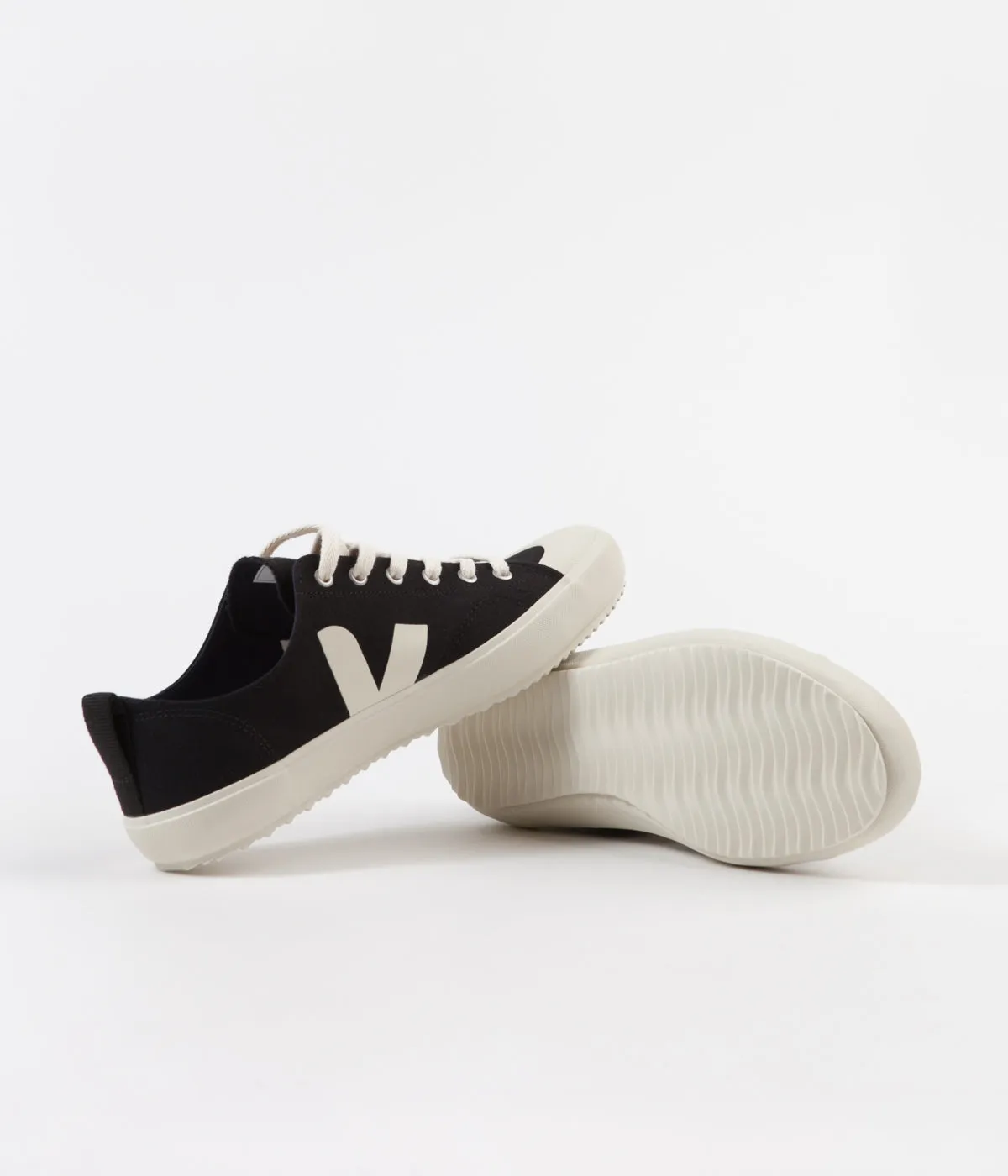 Veja Nova Canvas Shoes - Black / Pierre