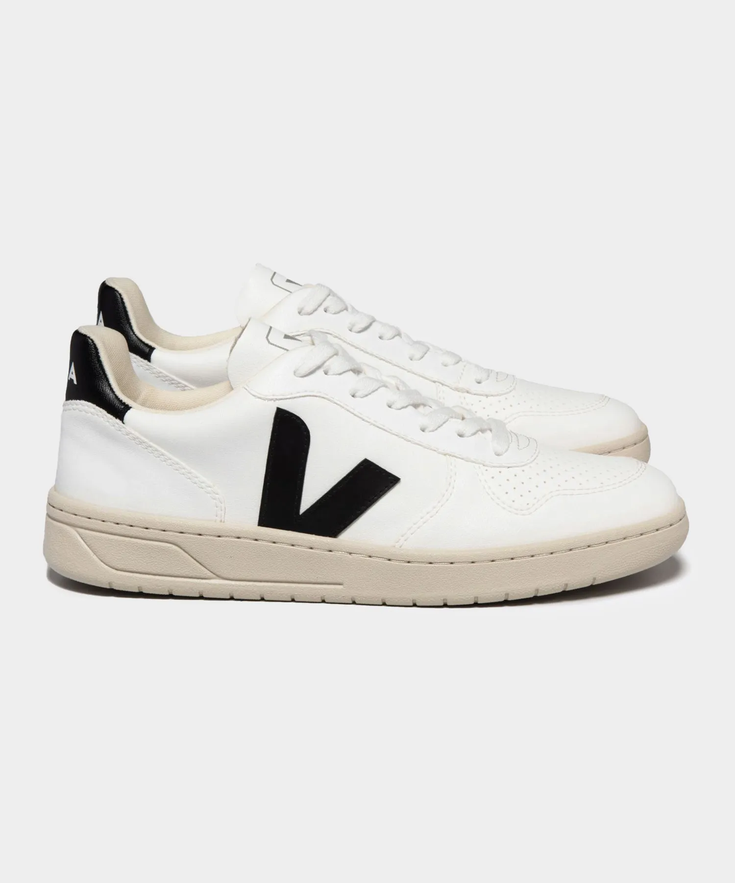 Veja V-10 CWL White / Black